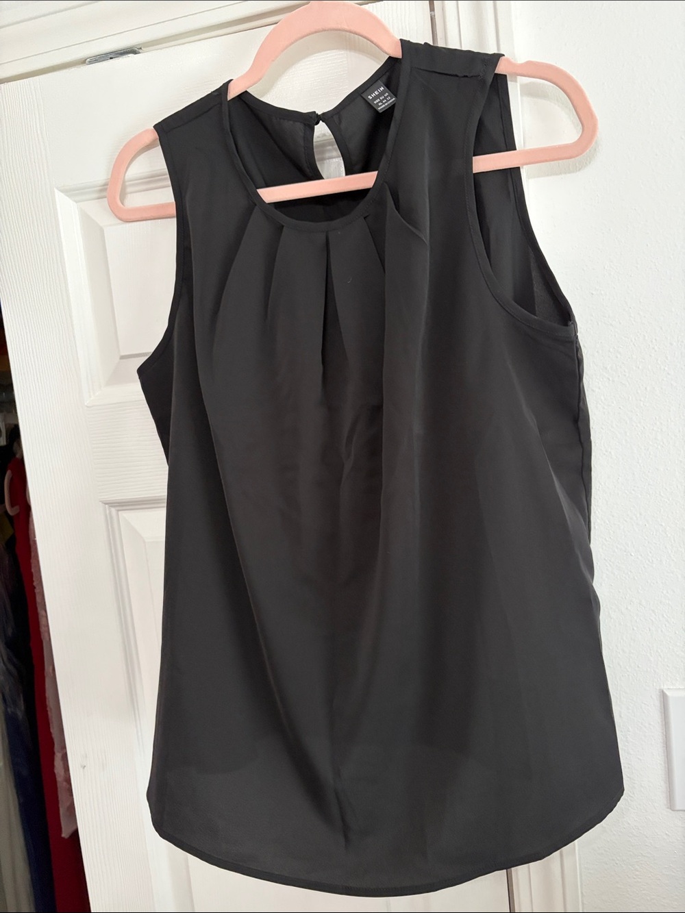SHEIN Black Sleeveless Pleated Neckline Camisole